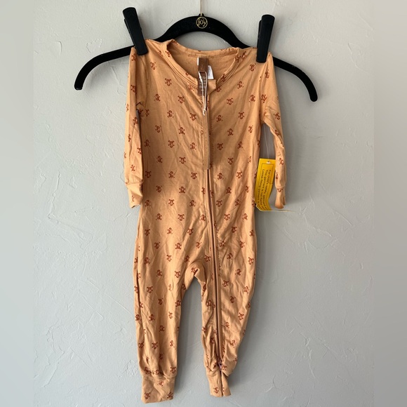 ✨SKIMS SLEEP BABY ONESIE GINGERBREAD PRINT IN CARAMEL 12M - Picture 3 of 4